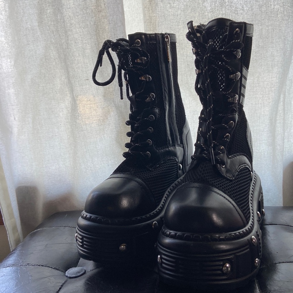 Cape Robbin black platform mesh boots, size:6,